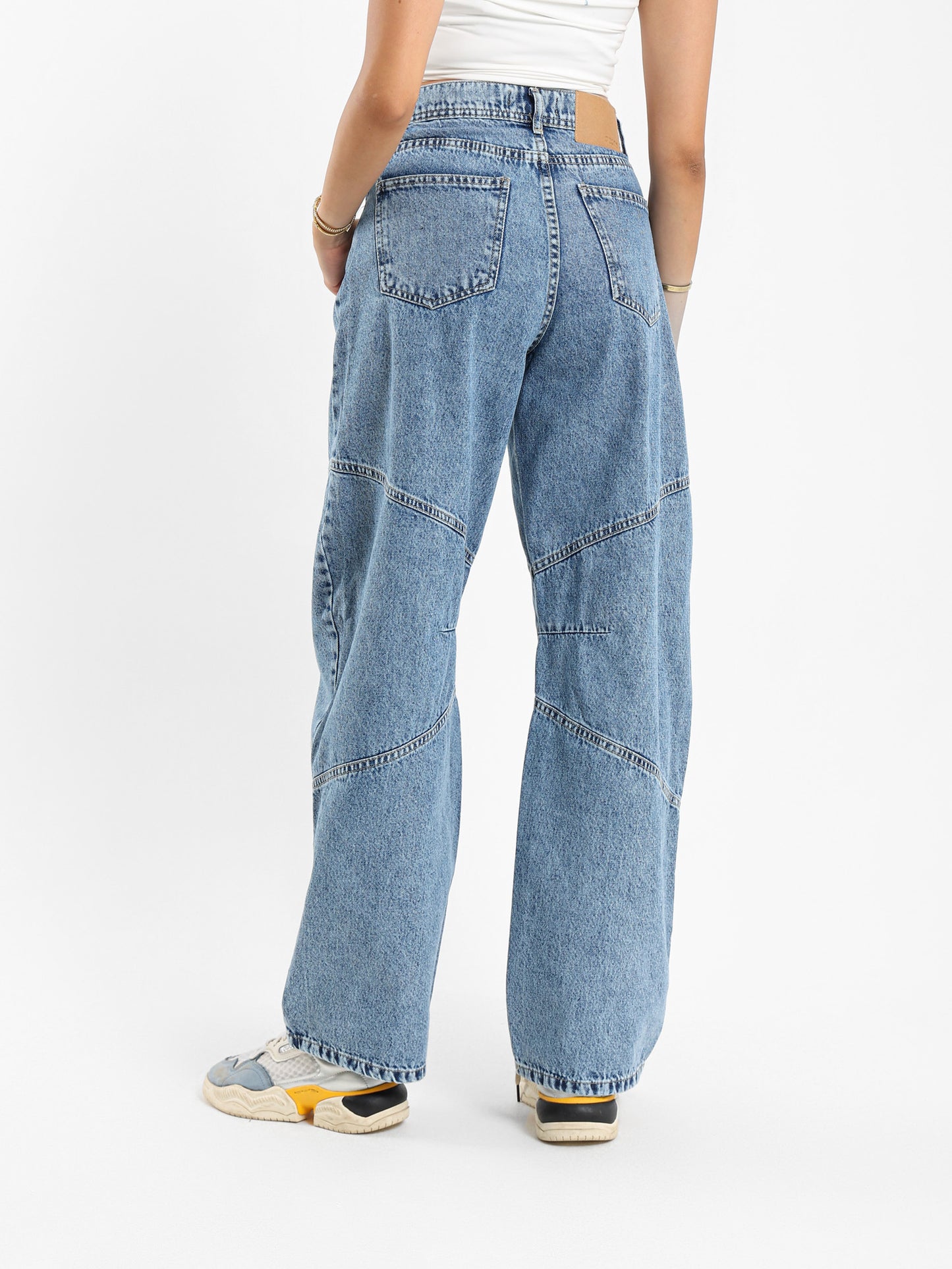 Balloon Fit Jeans with Seam Details