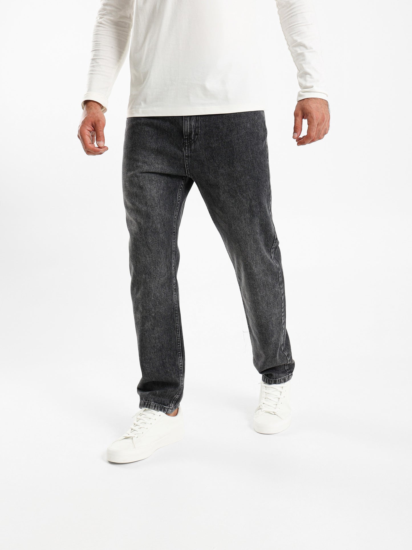 Rigid Denim Carrot Fit Jeans