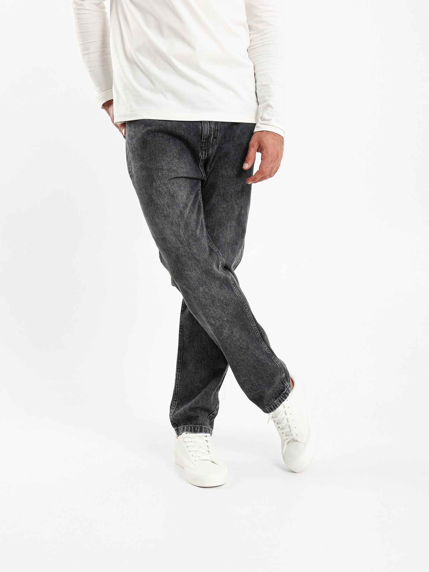 Rigid Denim Carrot Fit Jeans