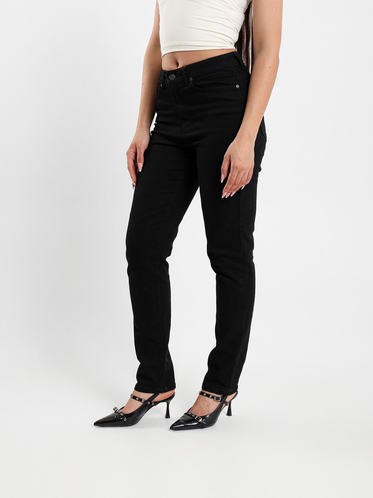 جينز بقصة سكيني