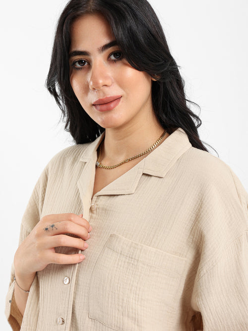 قميص مخيم بأكمام قصيرة