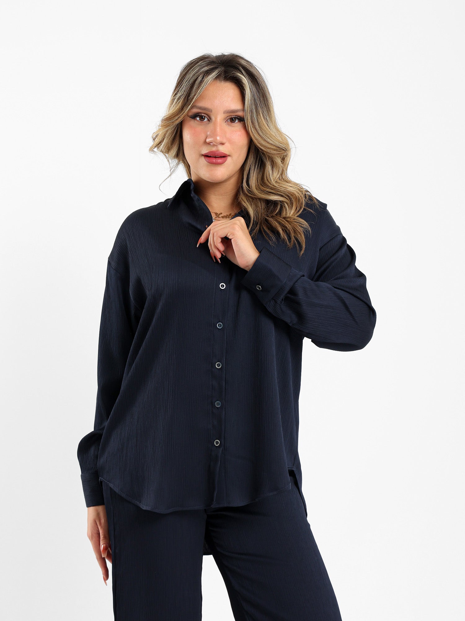 قميص مجعّد بأزرار إغلاق