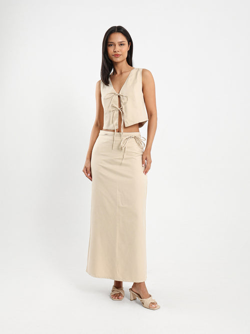 Bow-Tie Front Sleeveless Top
