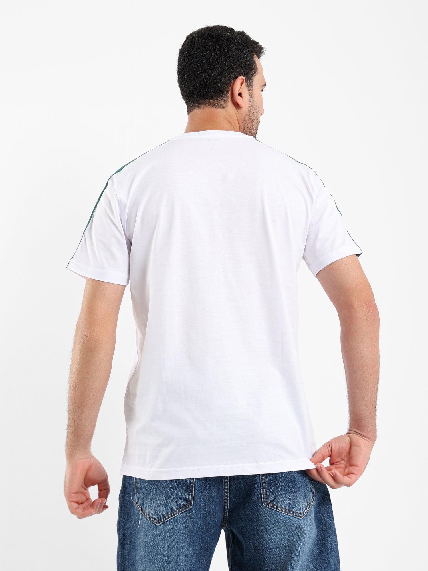 تيشيرت بتصميم مطرز على الصدر