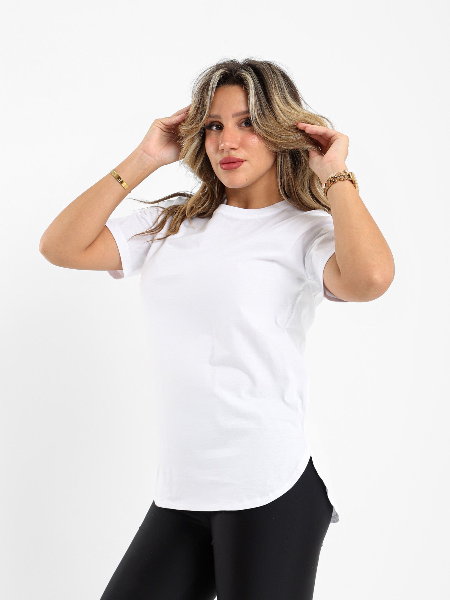 تيشيرت بياقة مستديرة