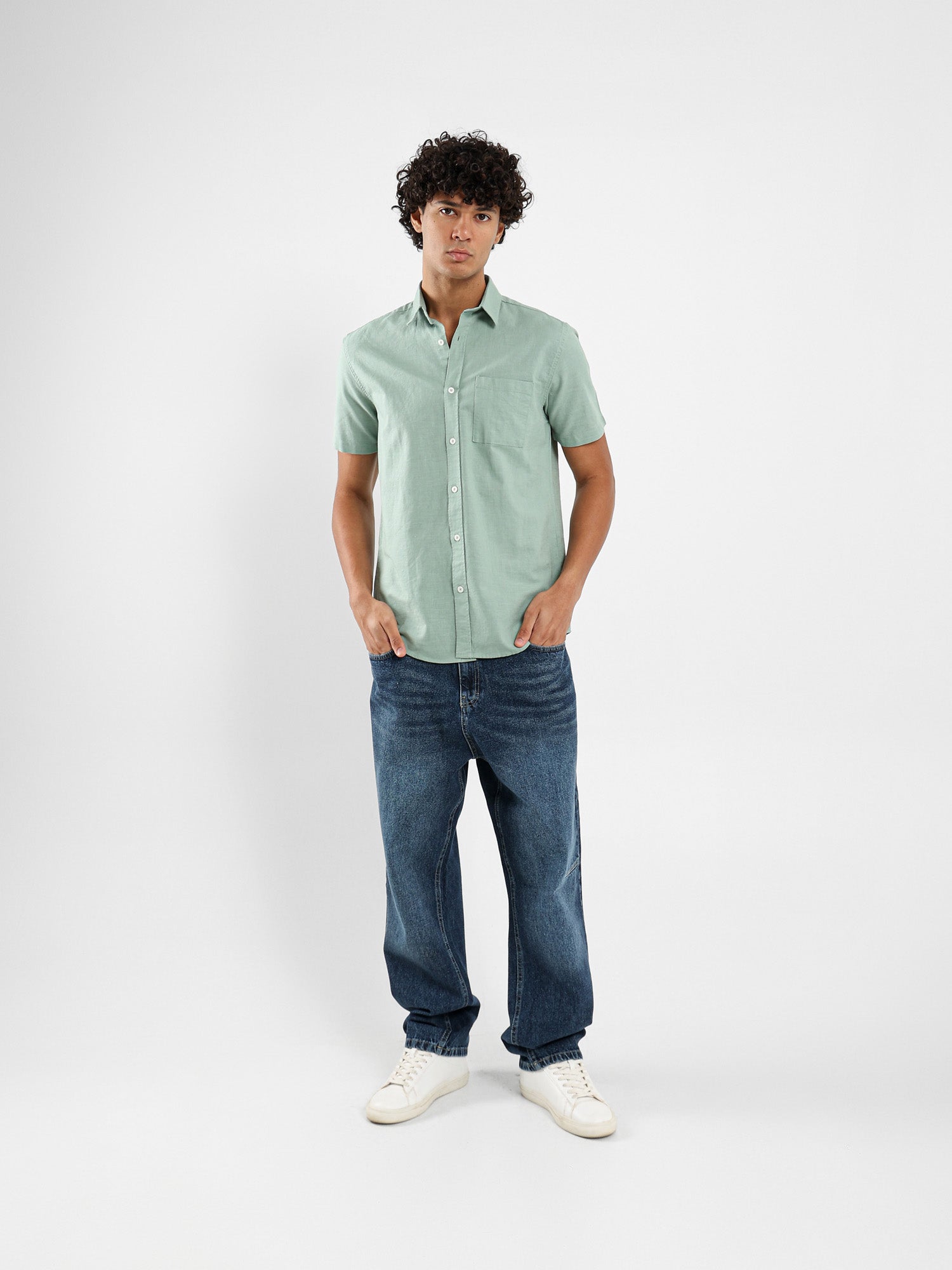 Relaxed Wide Leg Jeans