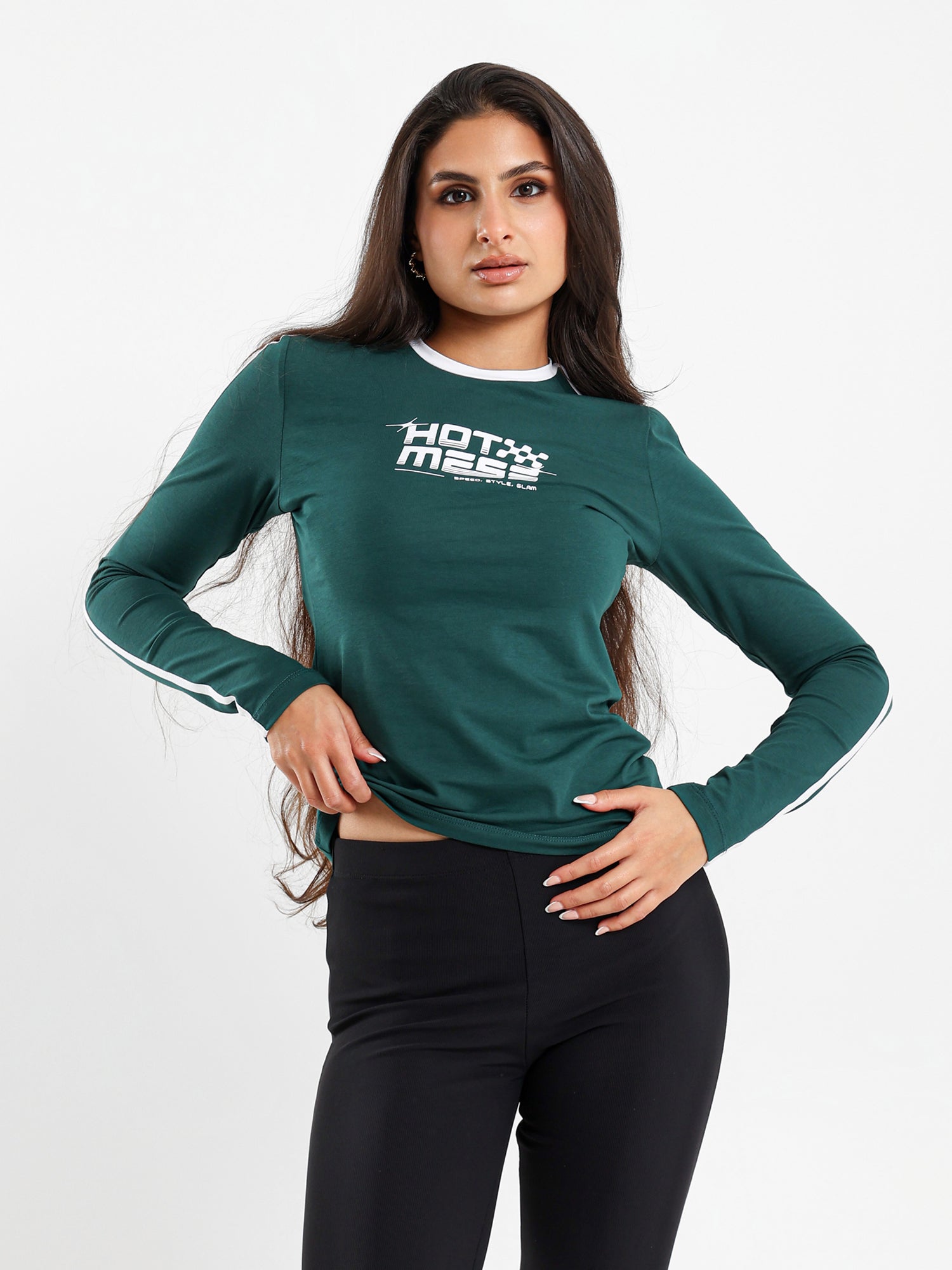 تيشيرت بأكمام طويلة مع جزء جانبي بلون مغاير