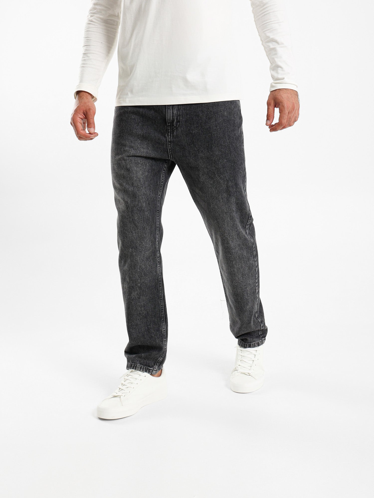 Rigid Denim Carrot Fit Jeans